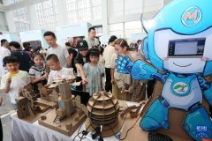 启动典礼、AI素养体验消费一体化街区、学生展现
